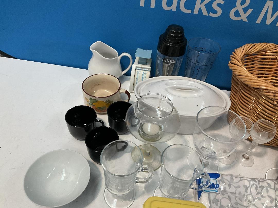 Photo '7' of Kitchen Items - Knives, Bowls Etc