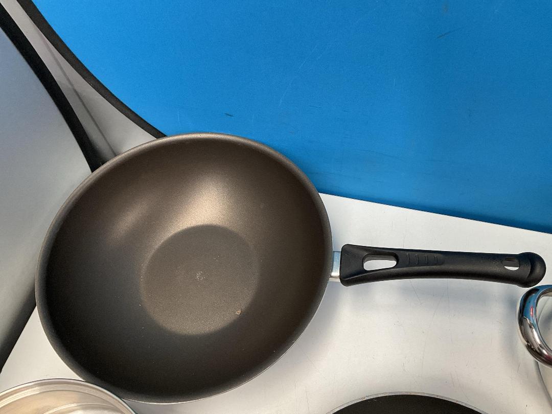 Photo '2' of Kitchen Items Etc - Pots, Pans Etc