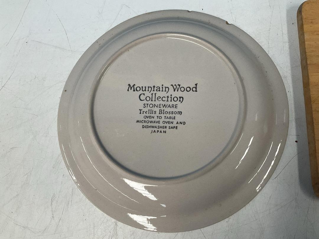 Photo '7' of Kitchen Items - Plates Etc