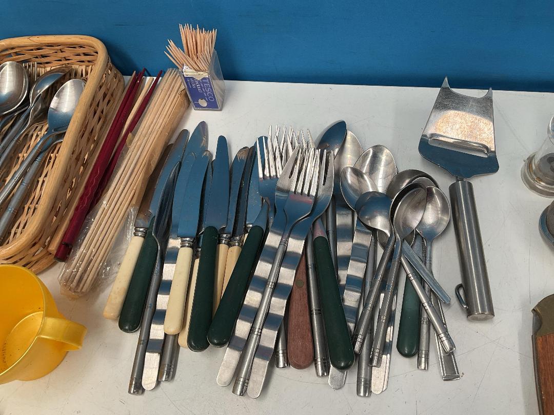 Photo '3' of Kitchen Items Etc - Cutlery, Utensils Etc