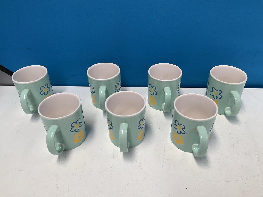 Photo '4' of Vintage Stafforshire Tableware - Made in England x7 Mugs