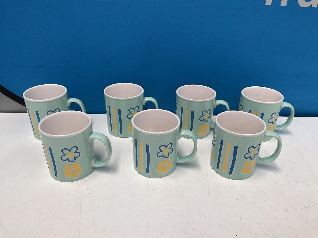 Photo '5' of Vintage Stafforshire Tableware - Made in England x7 Mugs