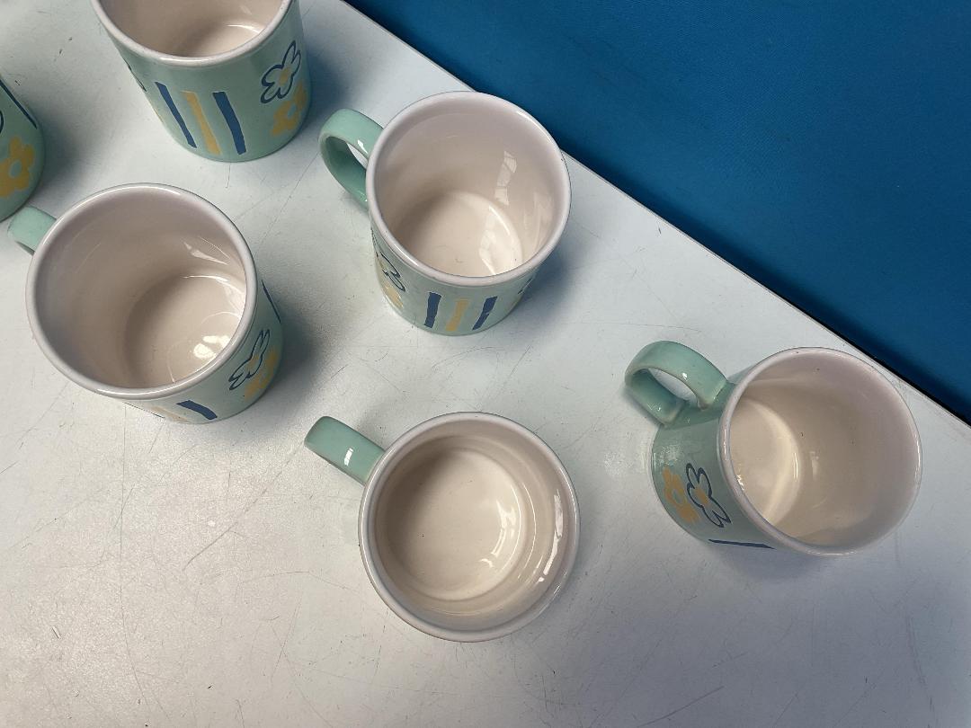 Photo '3' of Vintage Stafforshire Tableware - Made in England x7 Mugs