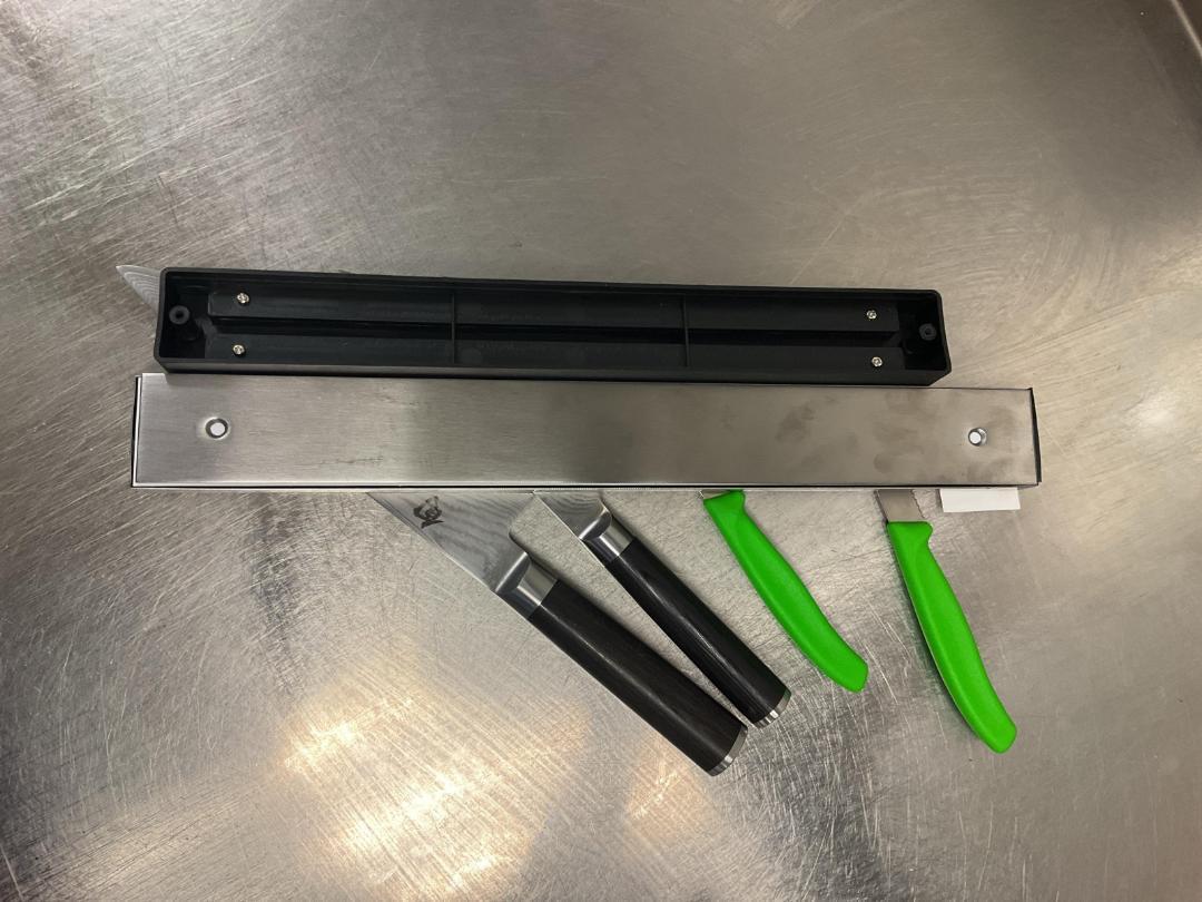 Photo '2' of 2 x Magnetic Knife Blocks & 4 x Knives Photo '2' of 2 x Magnetic Knife Blocks & 4 x Knives