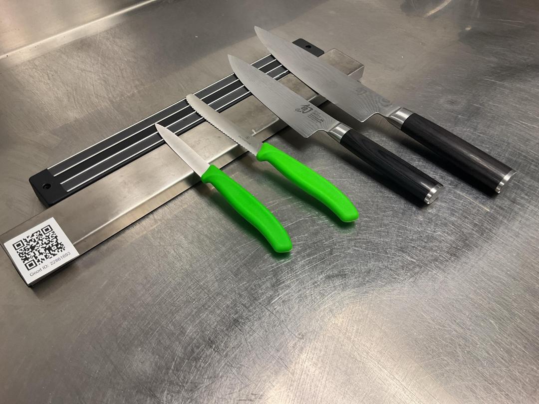 Photo '6' of 2 x Magnetic Knife Blocks & 4 x Knives Photo '6' of 2 x Magnetic Knife Blocks & 4 x Knives