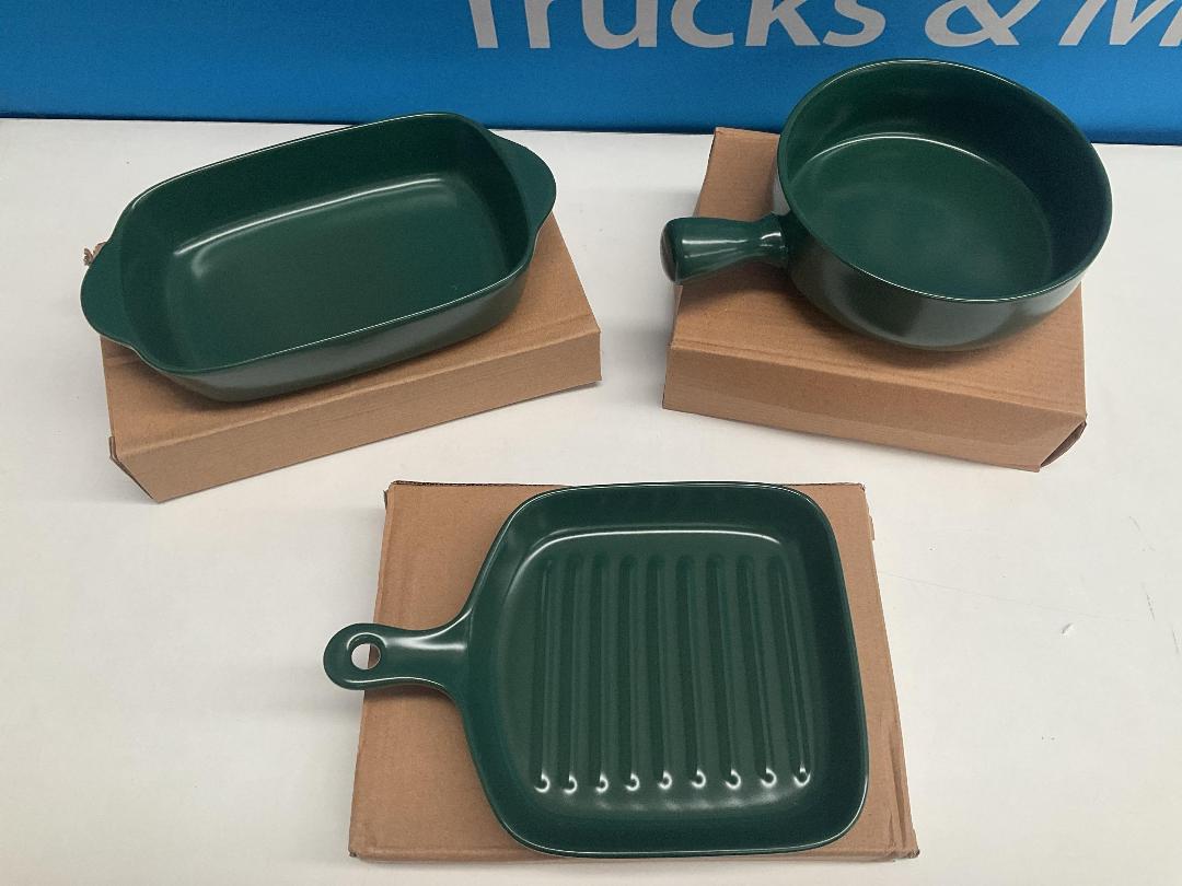 Photo '2' of Ceramic Serving Dishes / Bakeware Set - Forrest Green (3pce) *NEW* Photo '2' of Ceramic Serving Dishes / Bakeware Set - Forrest Green (3pce) *NEW*