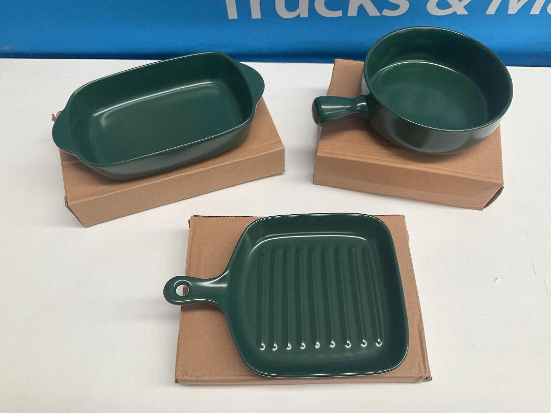 Photo '2' of Ceramic Serving Dishes / Bakeware Set - Forrest Green (3pce) *NEW* Photo '2' of Ceramic Serving Dishes / Bakeware Set - Forrest Green (3pce) *NEW*