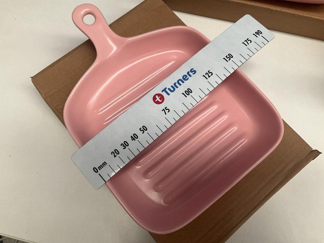 Photo '4' of Ceramic Serving Dishes / Bakeware Set - Pink (3pce) *NEW* Photo '4' of Ceramic Serving Dishes / Bakeware Set - Pink (3pce) *NEW*