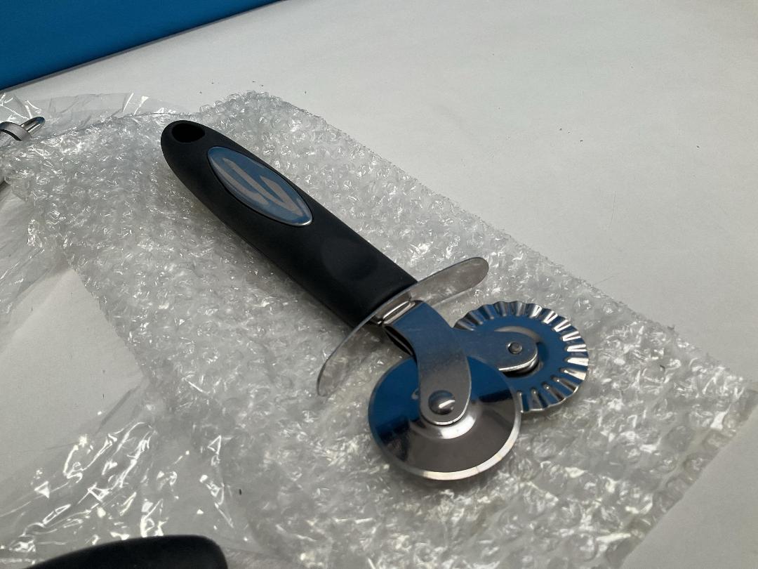 Photo '3' of Pastry Tool Set - Rolling , Blending , Scraping & Cutting (4pce) *NEW* Photo '3' of Pastry Tool Set - Rolling , Blending , Scraping & Cutting (4pce) *NEW*