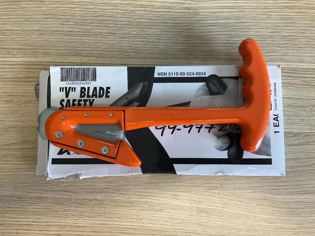 Photo '2' of Adventure Corp V Blade Rescue Knife