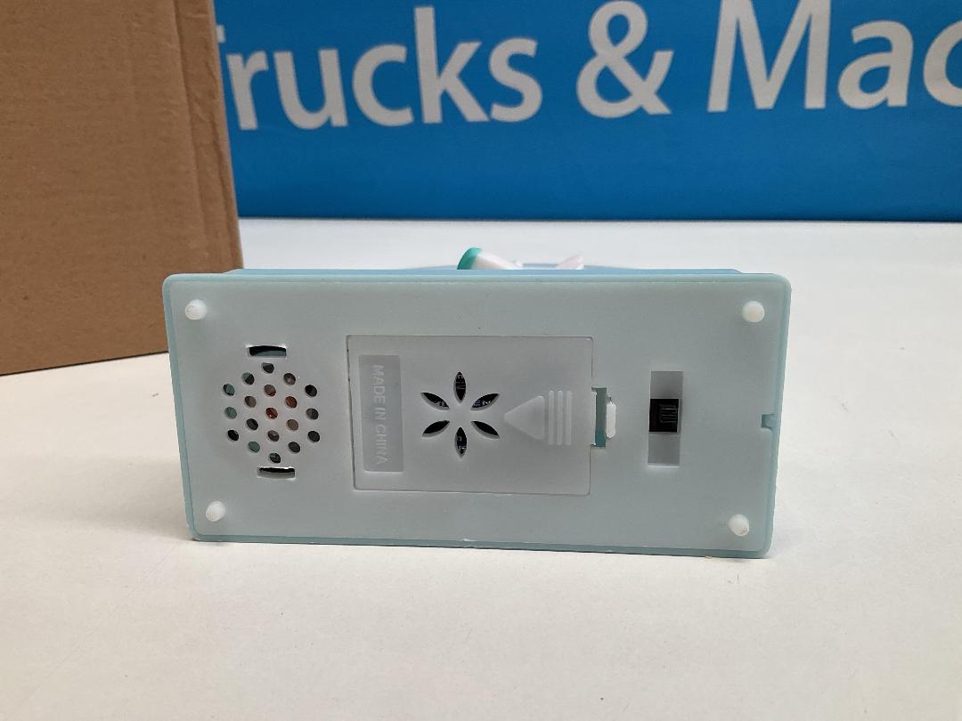 Photo '4' of LED Night Light Music Box w. Squeaking Unicorn - Blue *NEW* Photo '4' of LED Night Light Music Box w. Squeaking Unicorn - Blue *NEW*