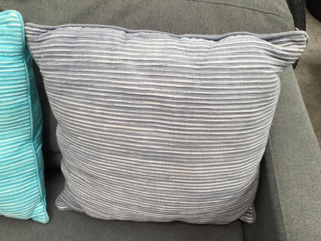 Photo '5' of 2 & 3 Seater Lounge Suite