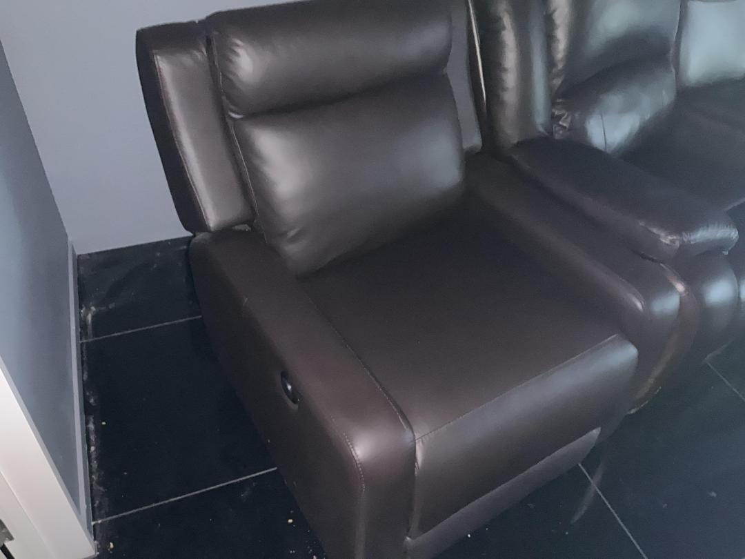 Photo '4' of Electrical Reclining Sofa Chair x4