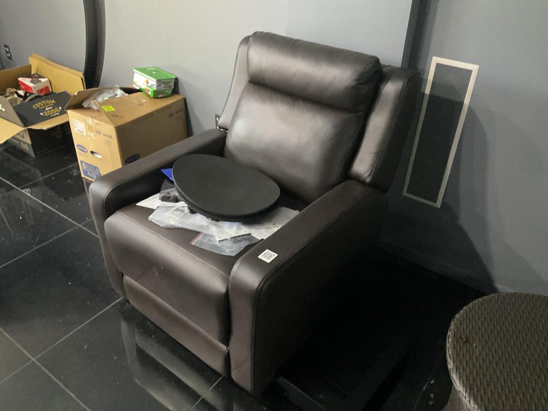 Photo '2' of Electrical Reclining Sofa Chair x4