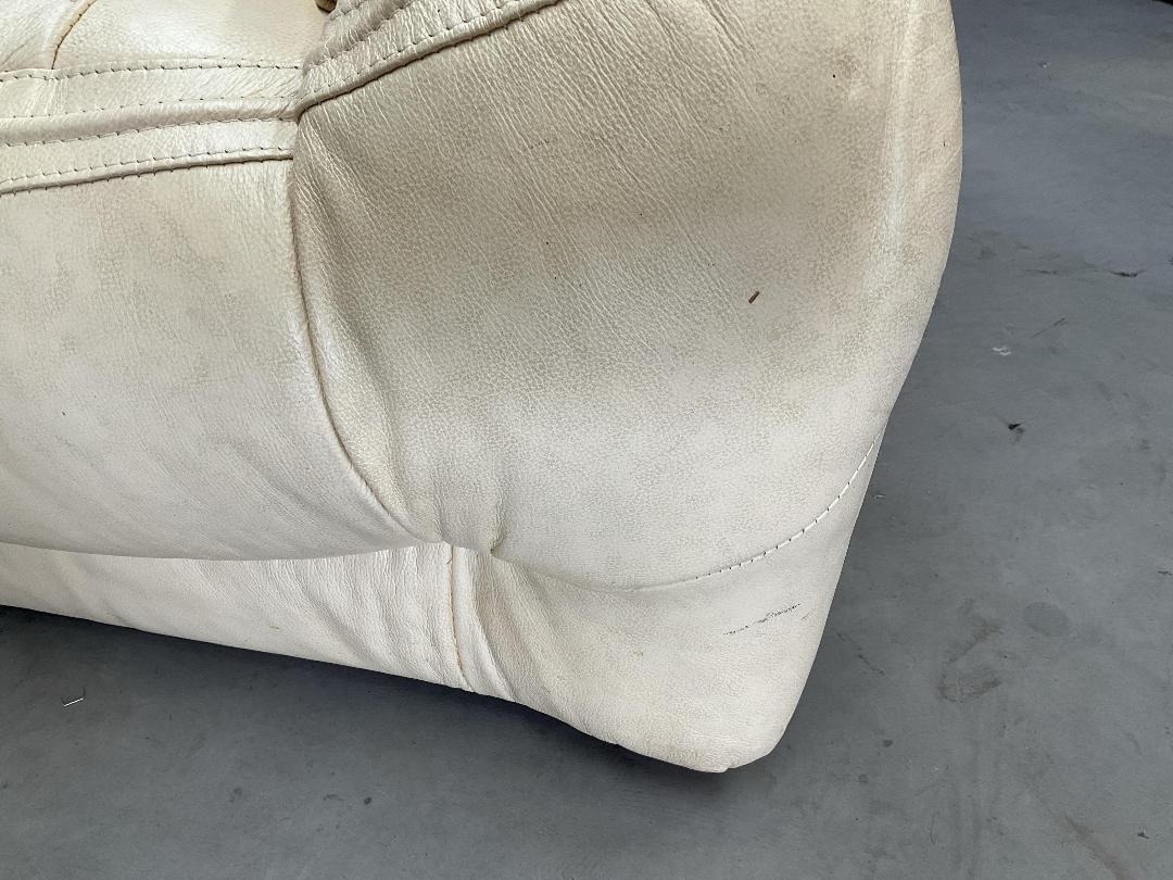 Photo '10' of Leather-Like Off-White/Has Gone a Very Light Yellow Colour Arm Chair