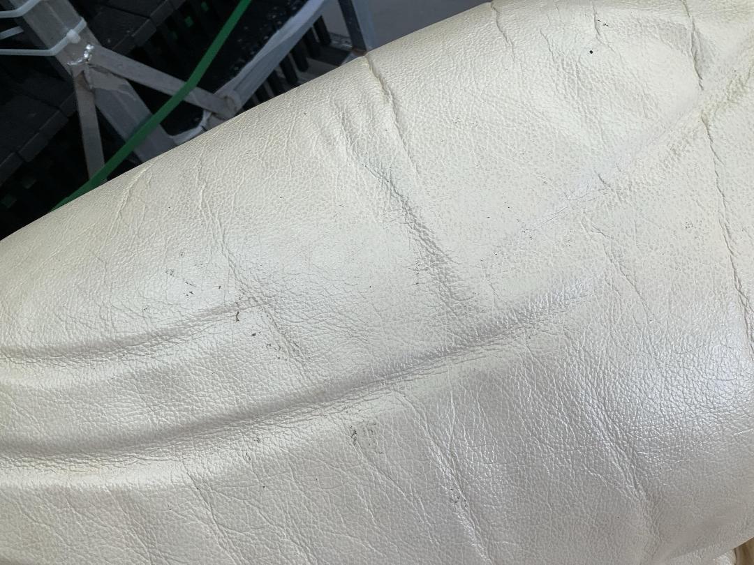 Photo '12' of Leather-Like Off-White/Has Gone a Very Light Yellow Colour Arm Chair