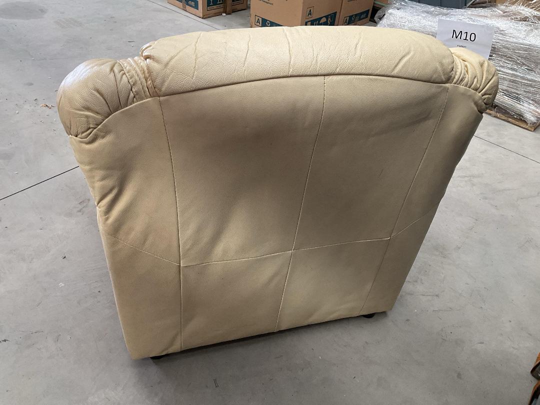 Photo '17' of Leather-Like Off-White/Has Gone a Very Light Yellow Colour Arm Chair