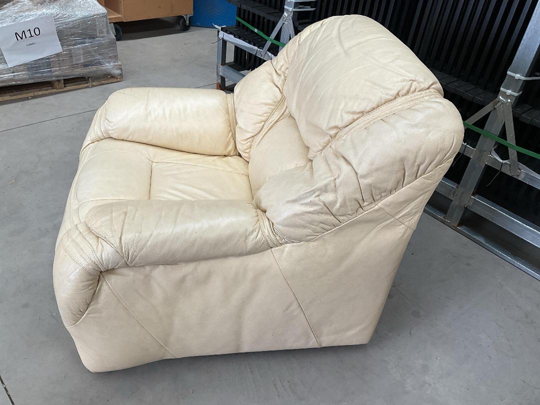Photo '19' of Leather-Like Off-White/Has Gone a Very Light Yellow Colour Arm Chair