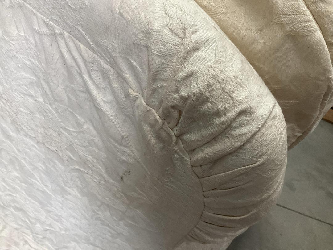 Photo '16' of White Coloured Armchair on Wheels Photo '16' of White Coloured Armchair on Wheels