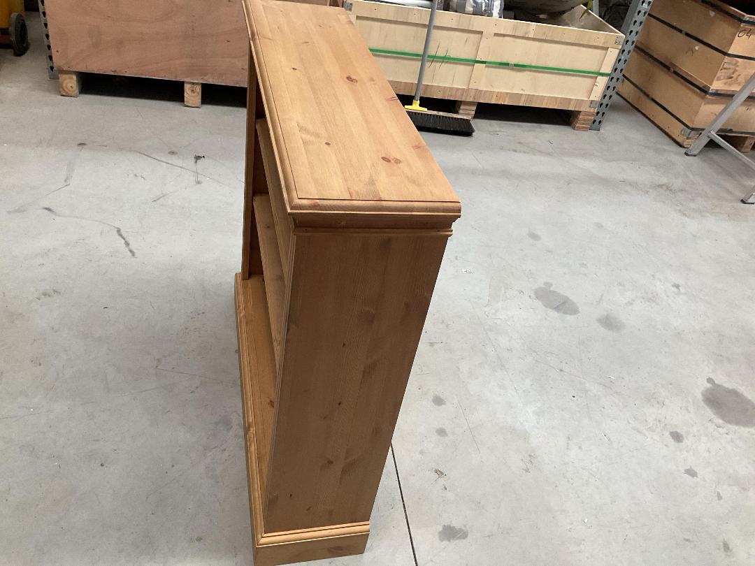 Photo '9' of Wooden-Like Shelf/Bookshelf