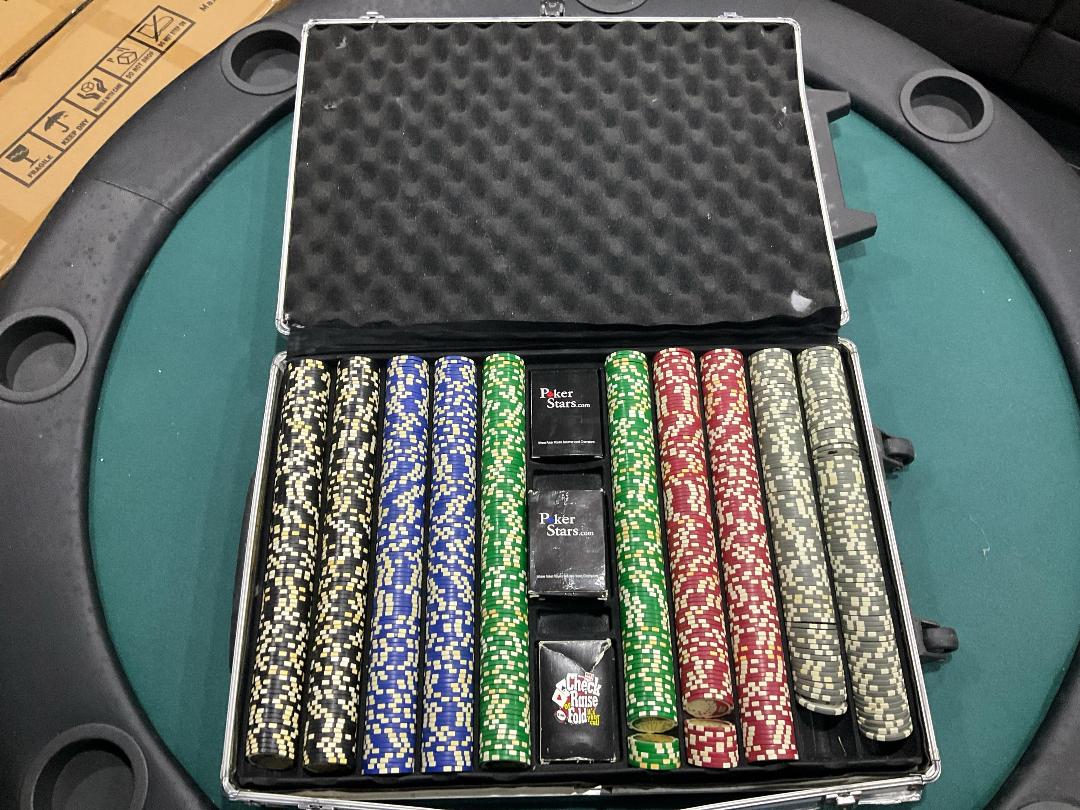 Photo '3' of 8-Player Folding Poker Table & Set