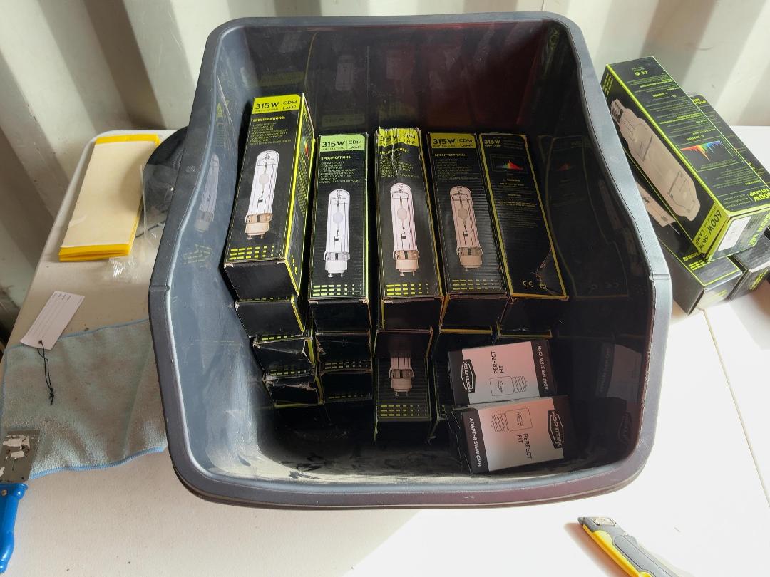 Photo '3' of Container of 315W Horticultural CDM Lamps