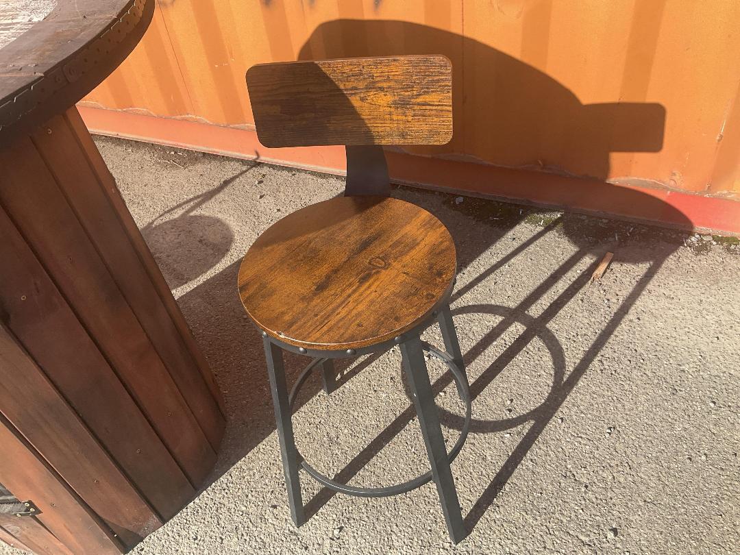 Photo '2' of Bar leaner + Stools