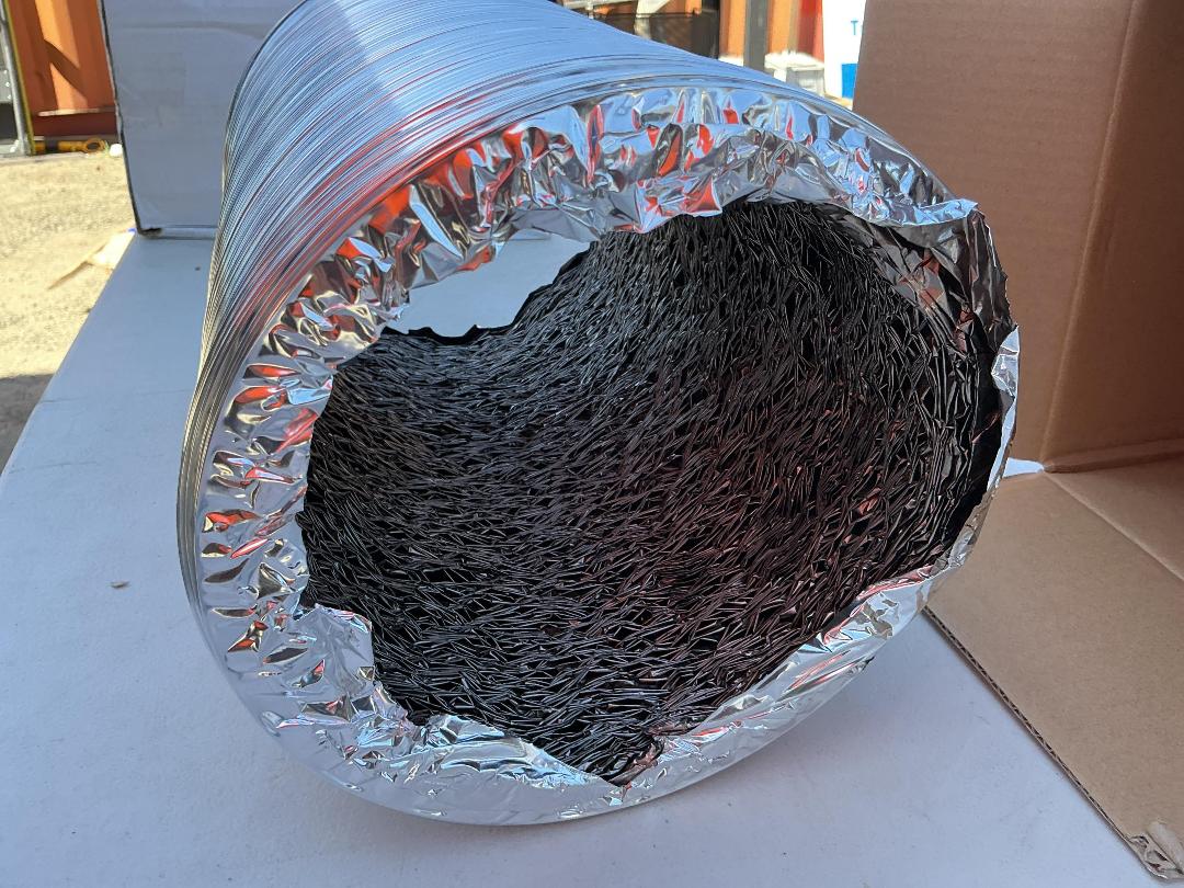 Photo '4' of 4x Black-Inside Foil Ducting (203mmX10m) Photo '4' of 4x Black-Inside Foil Ducting (203mmX10m)