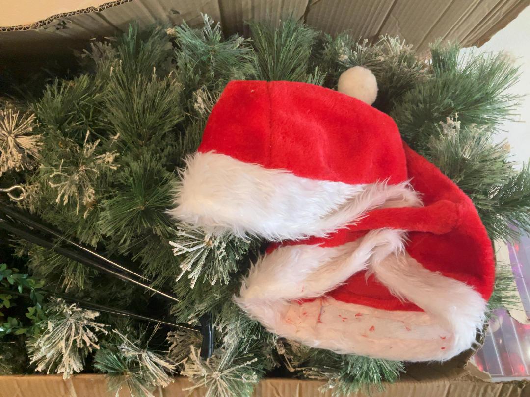 Photo '3' of Christmas Tree and decorations Photo '3' of Christmas Tree and decorations