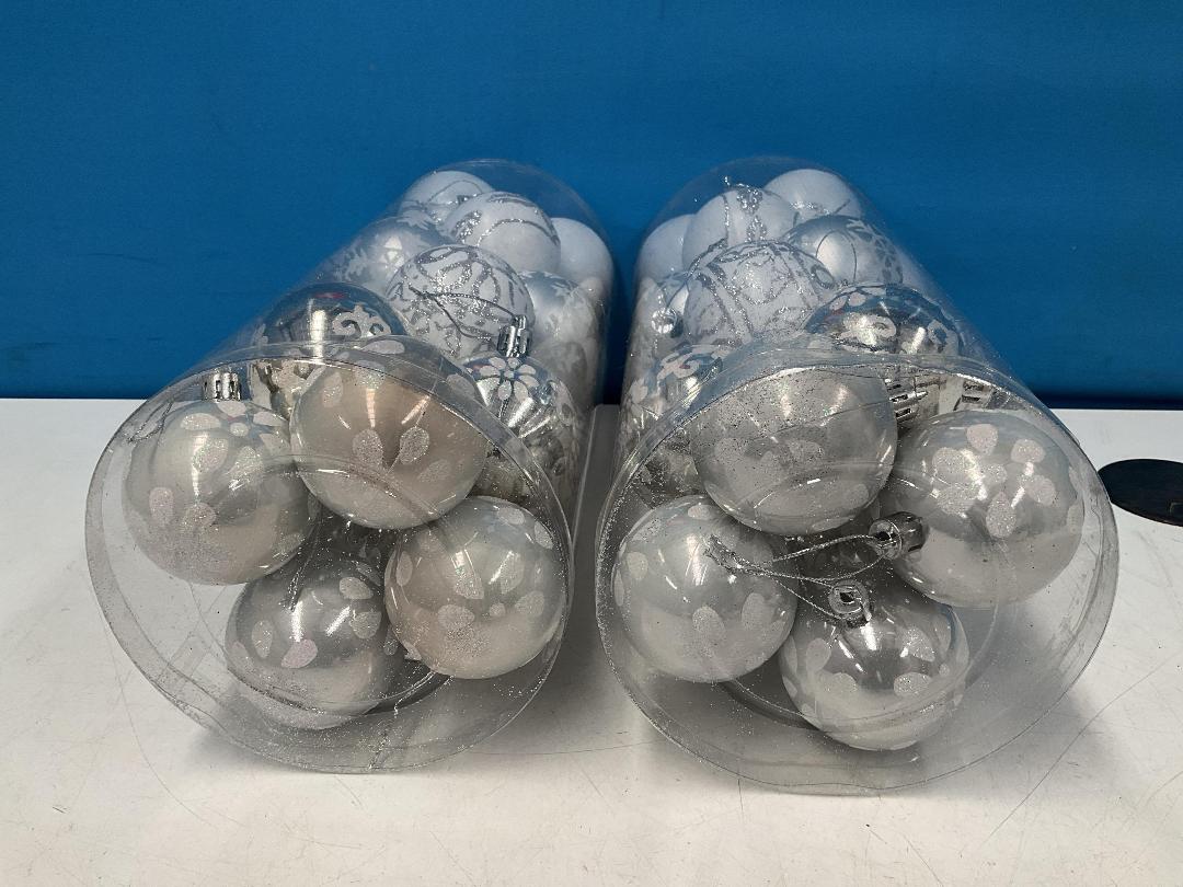 Photo '5' of Christmas Baubles - White & Silvers - 2 Tubes *NEW* Photo '5' of Christmas Baubles - White & Silvers - 2 Tubes *NEW*