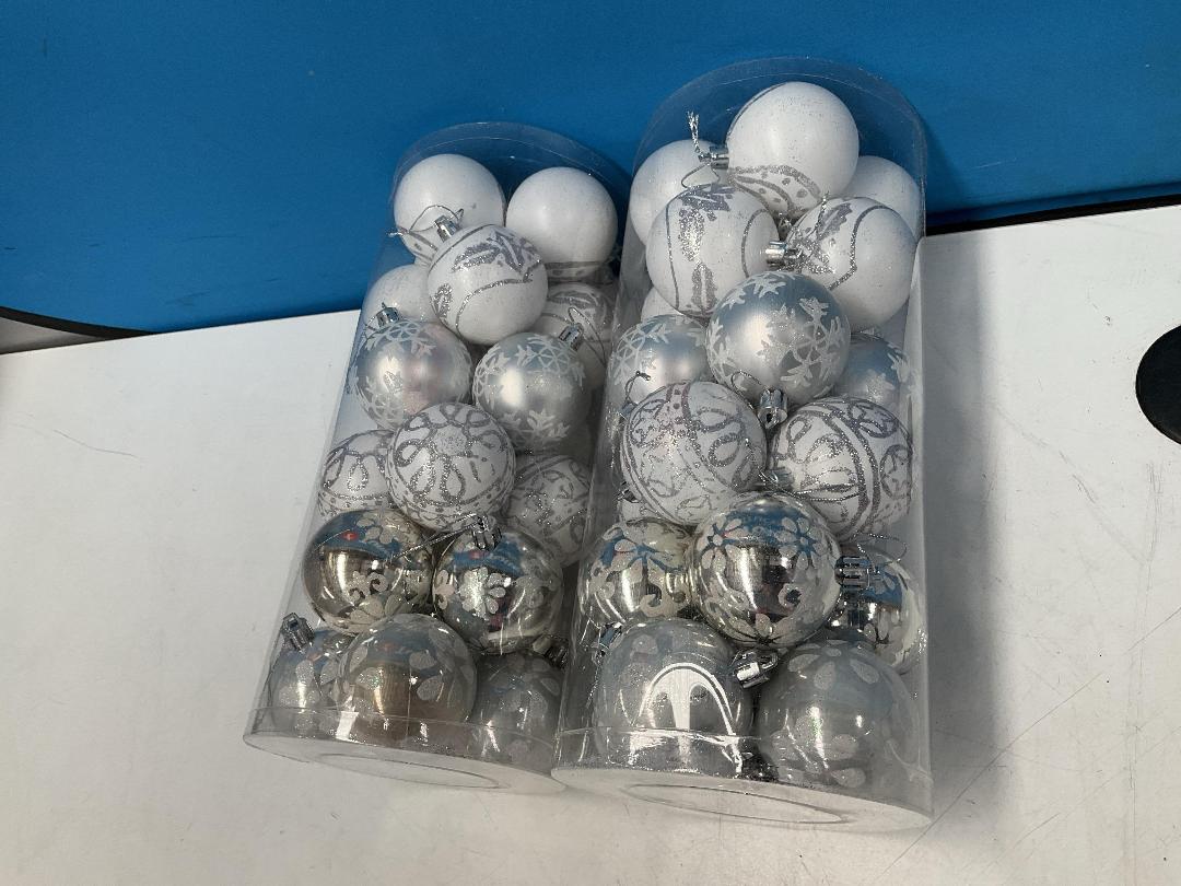 Photo '6' of Christmas Baubles - White & Silvers - 2 Tubes *NEW* Photo '6' of Christmas Baubles - White & Silvers - 2 Tubes *NEW*