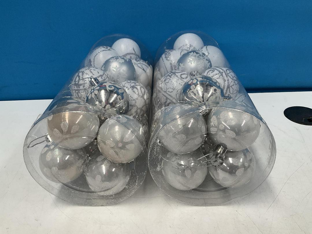 Photo '5' of Christmas Baubles - White & Silvers - 2 Tubes *NEW* Photo '5' of Christmas Baubles - White & Silvers - 2 Tubes *NEW*