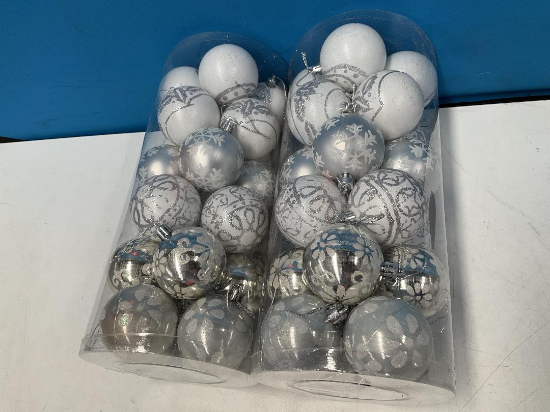 Photo '4' of Christmas Baubles - White & Silvers - 2 Tubes *NEW* Photo '4' of Christmas Baubles - White & Silvers - 2 Tubes *NEW*