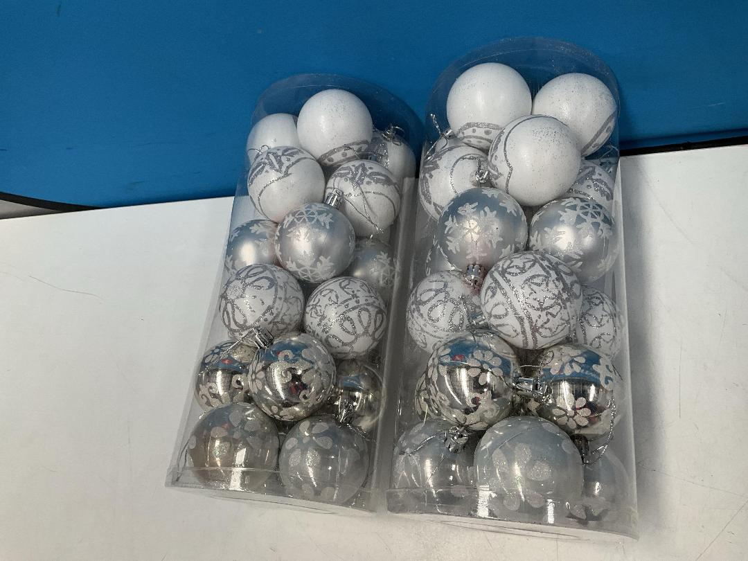Photo '3' of Christmas Baubles - White & Silvers - 2 Tubes *NEW* Photo '3' of Christmas Baubles - White & Silvers - 2 Tubes *NEW*