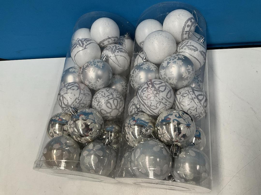 Photo '4' of Christmas Baubles - White & Silvers - 2 Tubes *NEW* Photo '4' of Christmas Baubles - White & Silvers - 2 Tubes *NEW*
