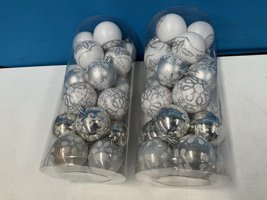 Photo '4' of Christmas Baubles - White & Silvers - 2 Tubes *NEW* Photo '4' of Christmas Baubles - White & Silvers - 2 Tubes *NEW*
