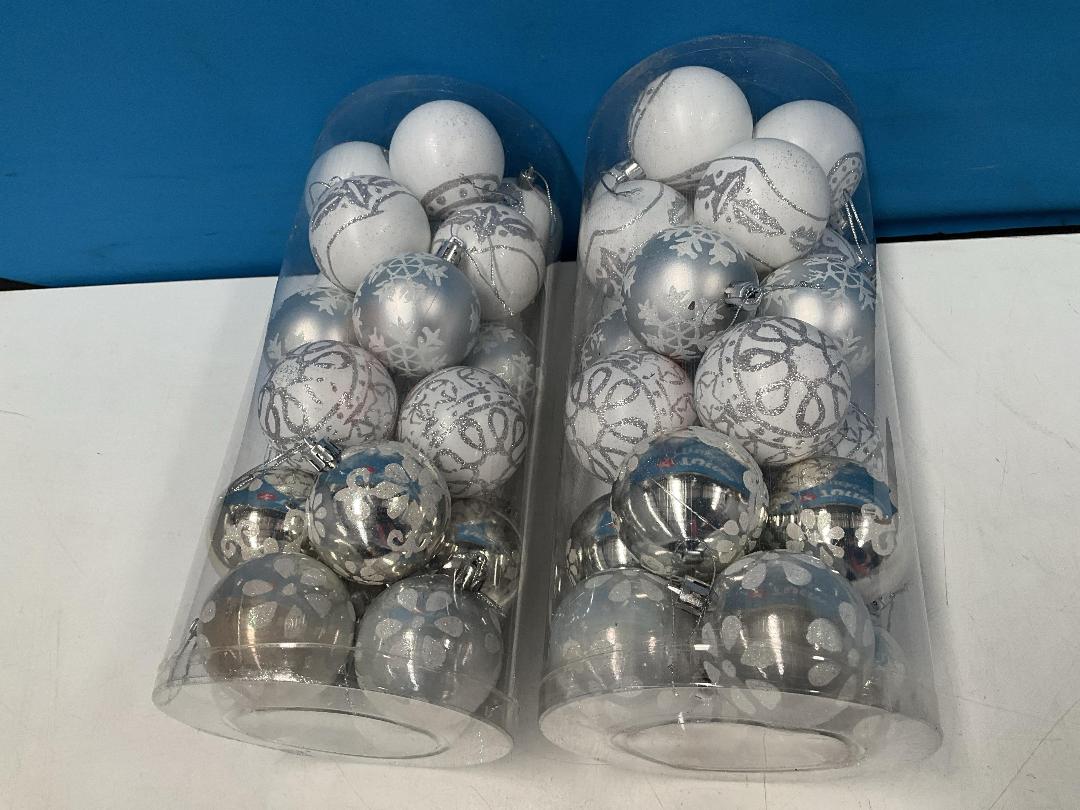 Photo '4' of Christmas Baubles - White & Silvers - 2 Tubes *NEW*