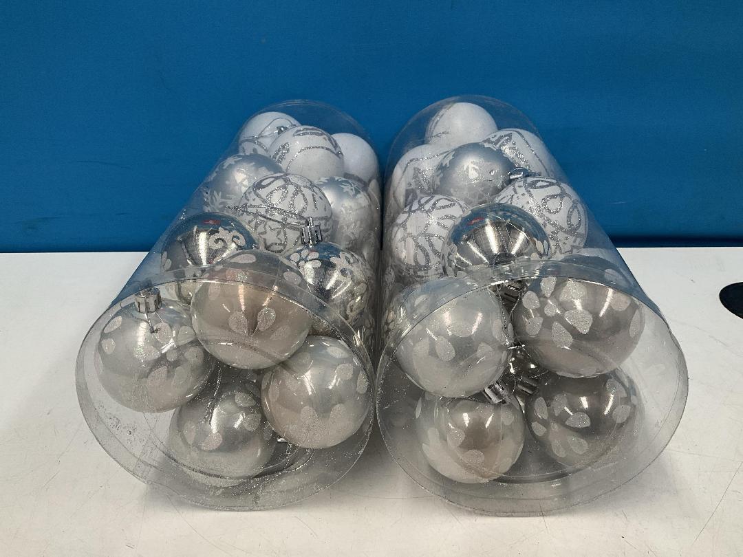 Photo '5' of Christmas Baubles - White & Silvers - 2 Tubes *NEW* Photo '5' of Christmas Baubles - White & Silvers - 2 Tubes *NEW*