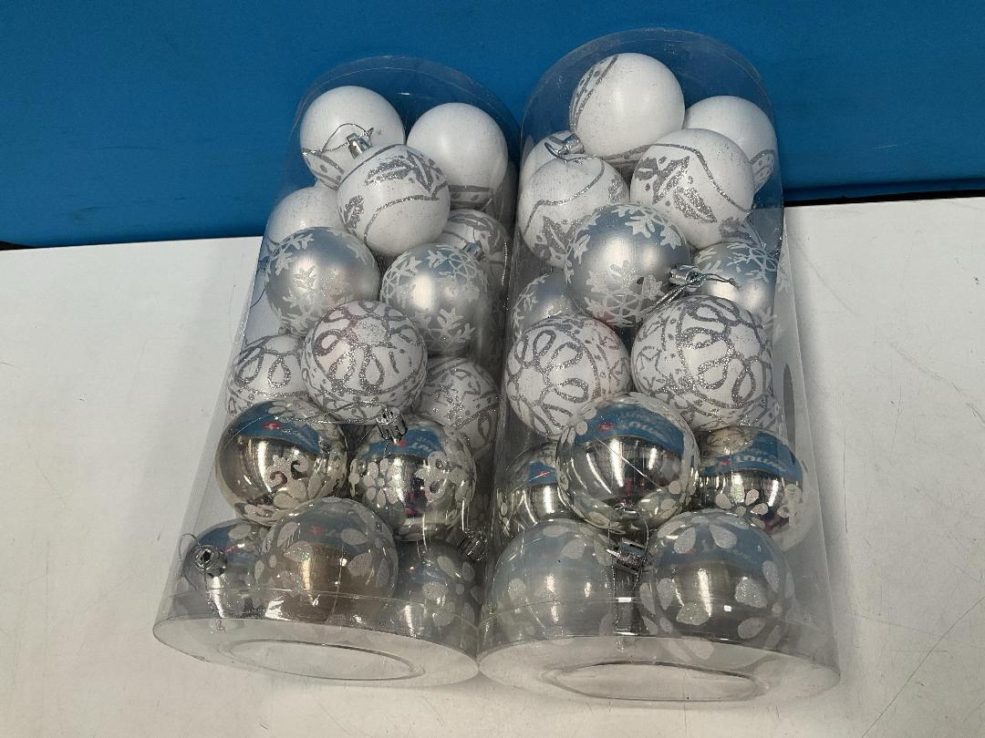 Photo '4' of Christmas Baubles - White & Silvers - 2 Tubes *NEW* Photo '4' of Christmas Baubles - White & Silvers - 2 Tubes *NEW*