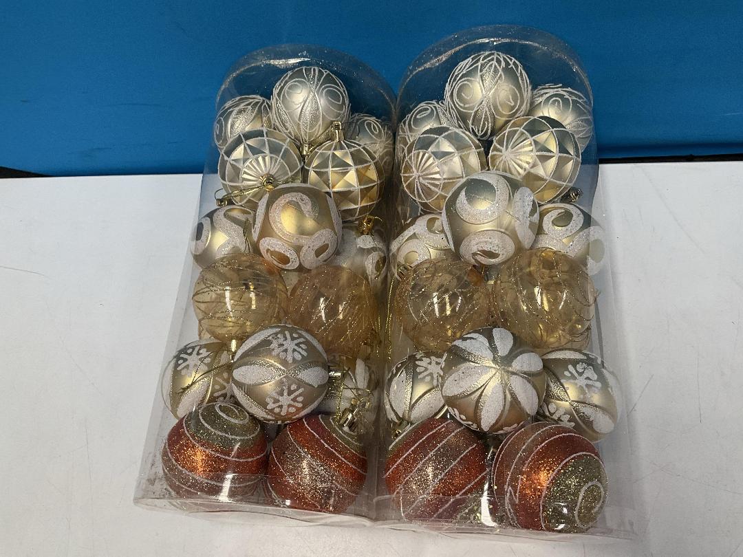 Photo '5' of Christmas Baubles - Gold Coloured, Orange/White - 2 Tubes *NEW* Photo '5' of Christmas Baubles - Gold Coloured, Orange/White - 2 Tubes *NEW*