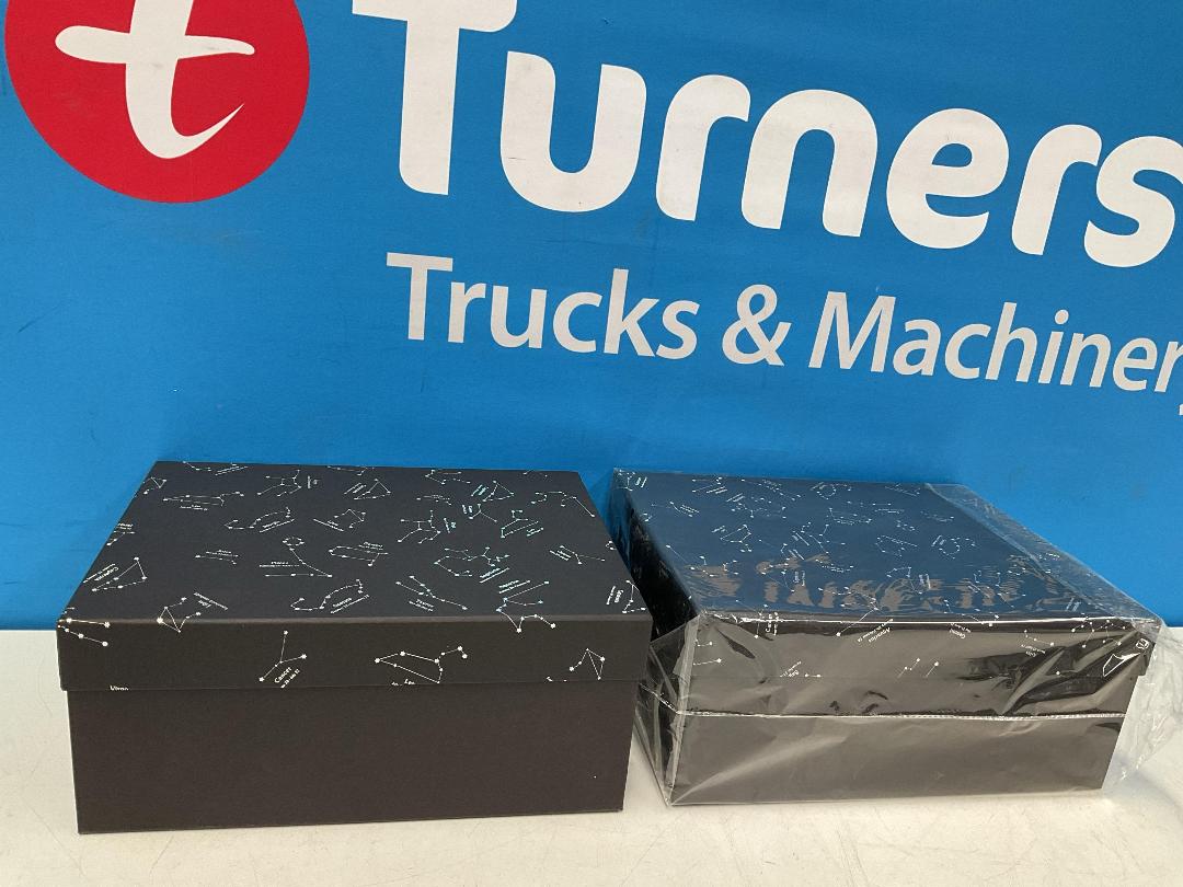 Photo '4' of High Quality Gift Box - Black w/ Pattern (2pce) - 33 x 25 x 14cm