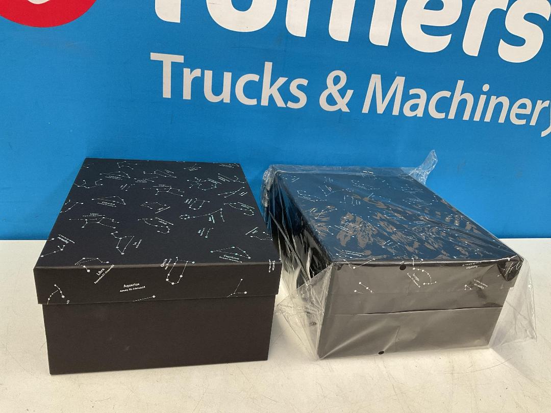 Photo '5' of High Quality Gift Box - Black w/ Pattern (2pce) - 33 x 25 x 14cm