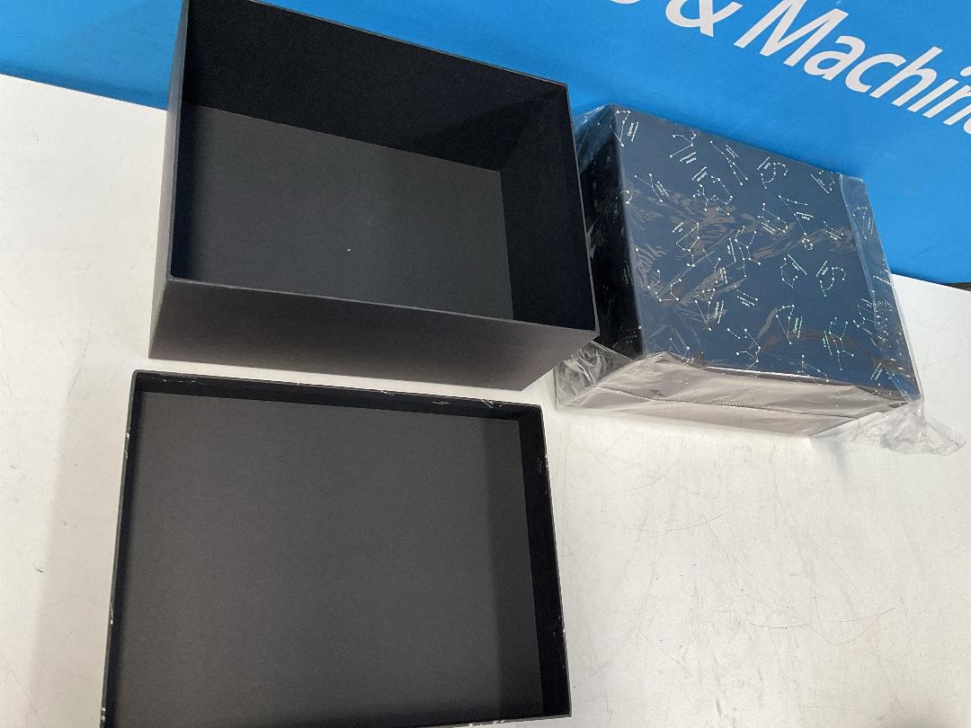 Photo '6' of High Quality Gift Box - Black w/ Pattern (2pce) - 33 x 25 x 14cm