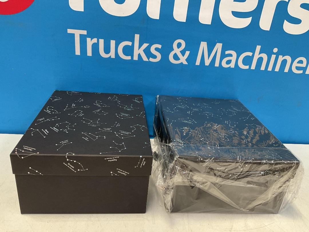 Photo '5' of High Quality Gift Box - Black w/ Pattern (2pce) - 33 x 25 x 14cm