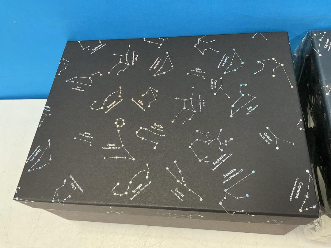 Photo '2' of High Quality Gift Box - Black w/ Pattern (2pce) - 33 x 25 x 14cm