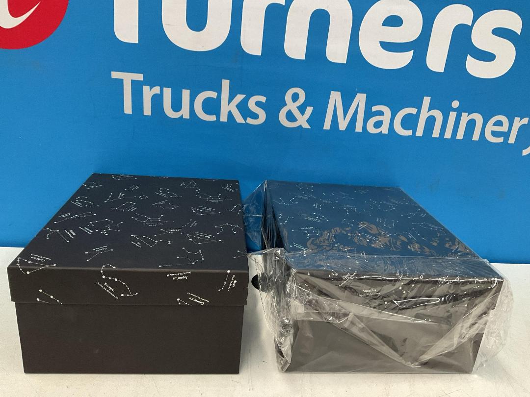 Photo '5' of High Quality Gift Box - Black w/ Pattern (2pce) - 33 x 25 x 14cm