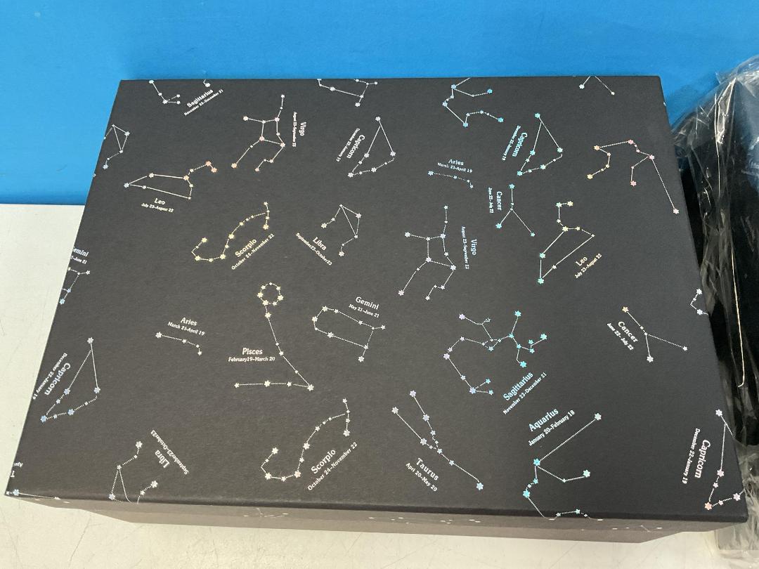 Photo '2' of High Quality Gift Box - Black w/ Pattern (2pce) - 33 x 25 x 14cm