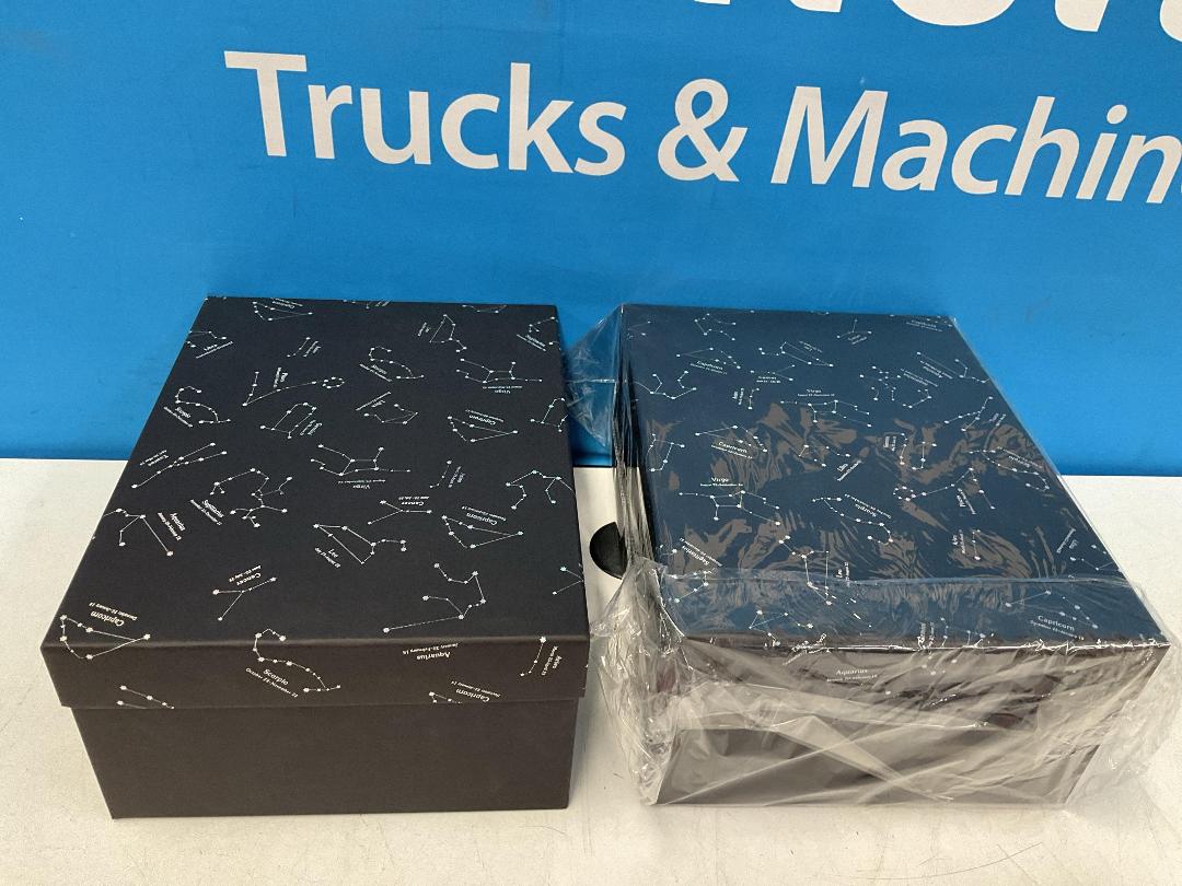 Photo '5' of High Quality Gift Box - Black w/ Pattern (2pce) - 33 x 25 x 14cm