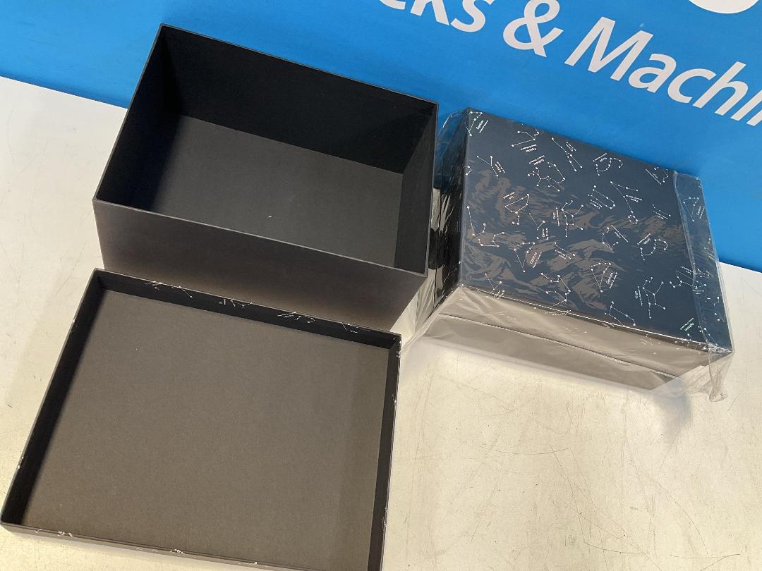 Photo '6' of High Quality Gift Box - Black w/ Pattern (2pce) - 33 x 25 x 14cm