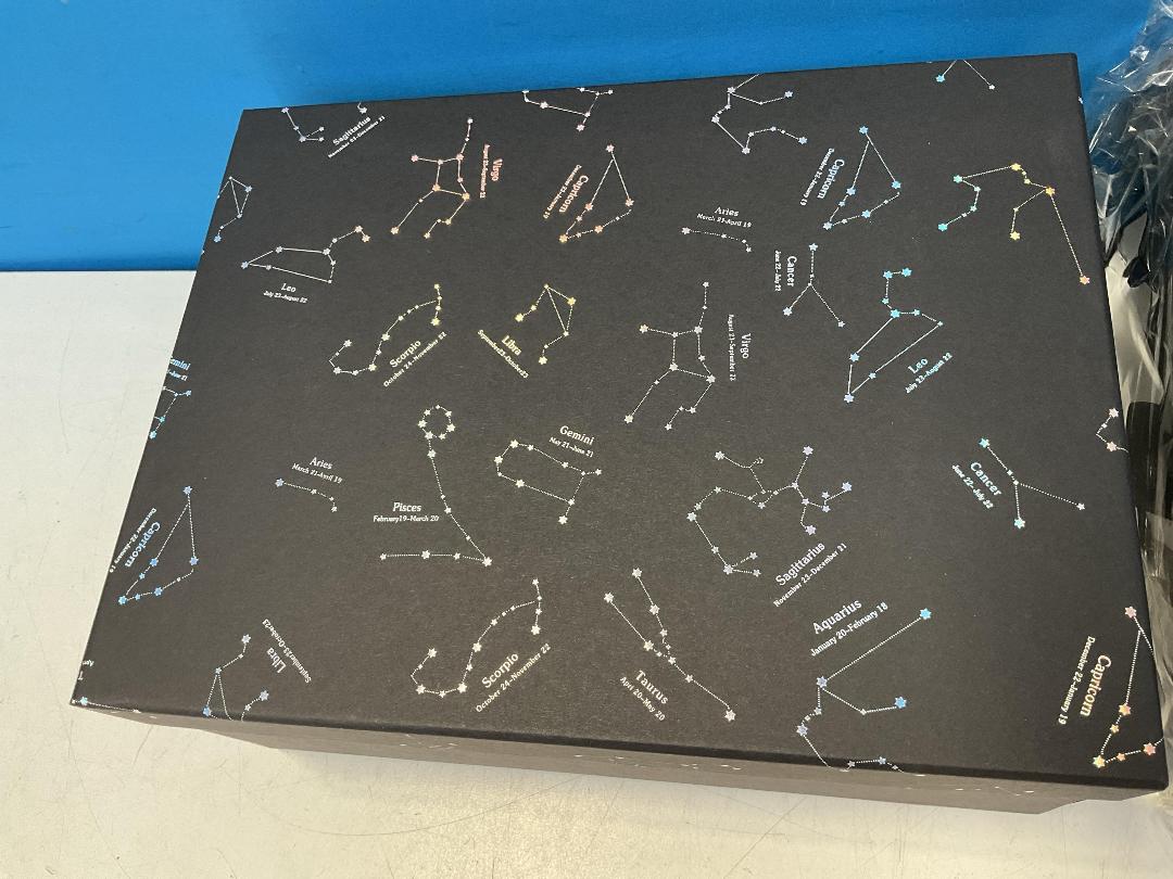 Photo '2' of High Quality Gift Box - Black w/ Pattern (2pce) - 33 x 25 x 14cm